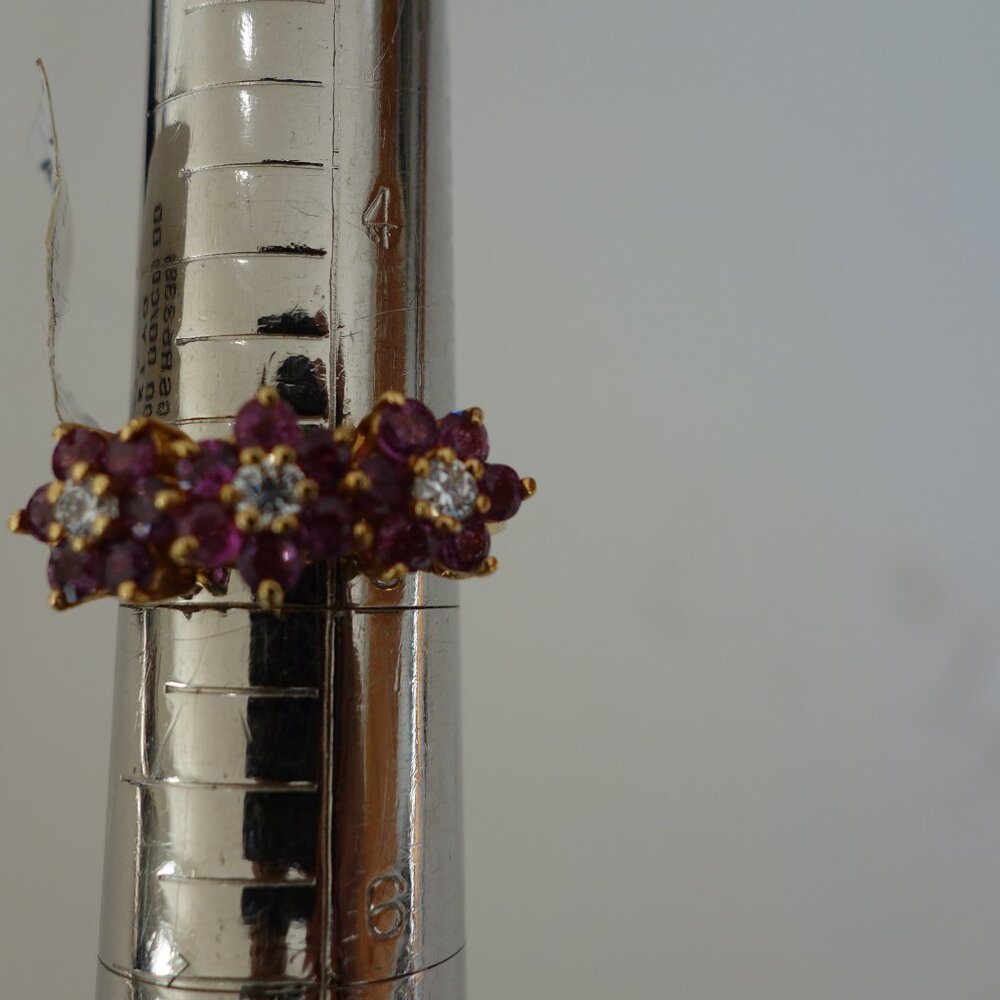 Beautiful Vintage Synthetic Round Ruby & Cubic Zirconia 3 Flowers Ring Size 5